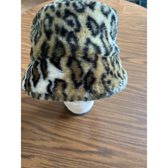Tan black white faux fur leopard print bucket hat - Picture 8 of 8